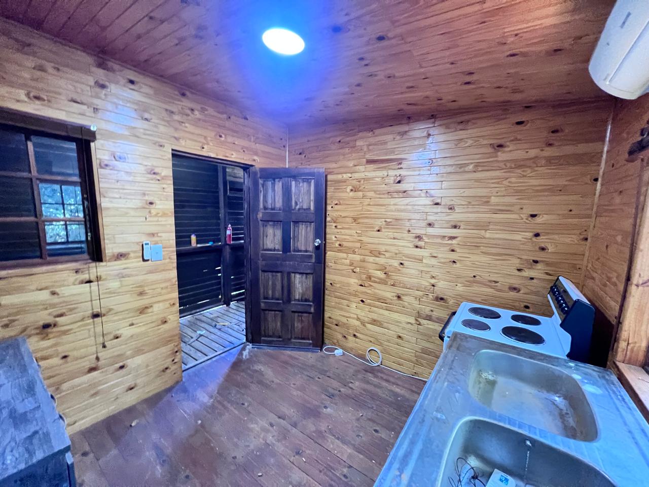 SPACIOUS FAMILY HOME WITH ADDITIONAL COTTAGE IN UVONGO