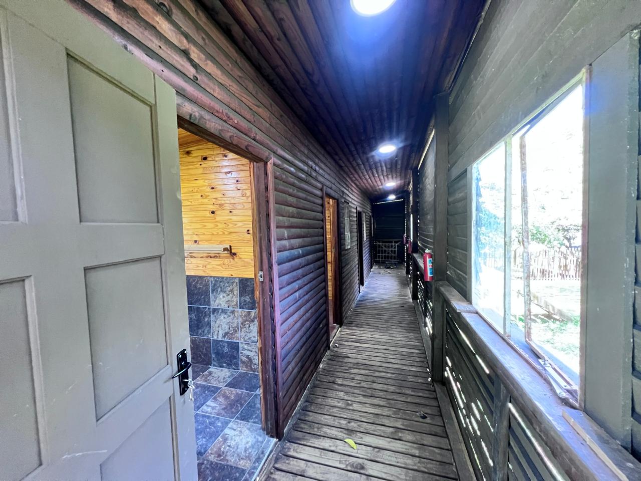 SPACIOUS FAMILY HOME WITH ADDITIONAL COTTAGE IN UVONGO