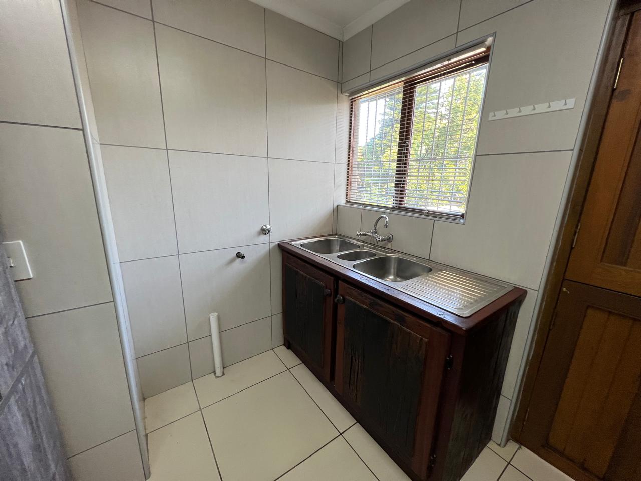 SPACIOUS FAMILY HOME WITH ADDITIONAL COTTAGE IN UVONGO
