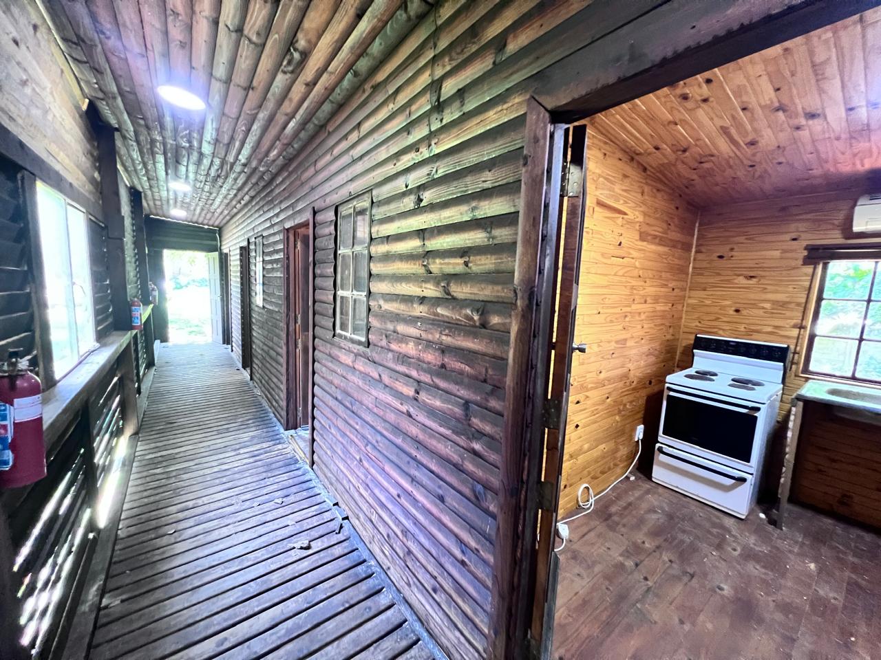 SPACIOUS FAMILY HOME WITH ADDITIONAL COTTAGE IN UVONGO