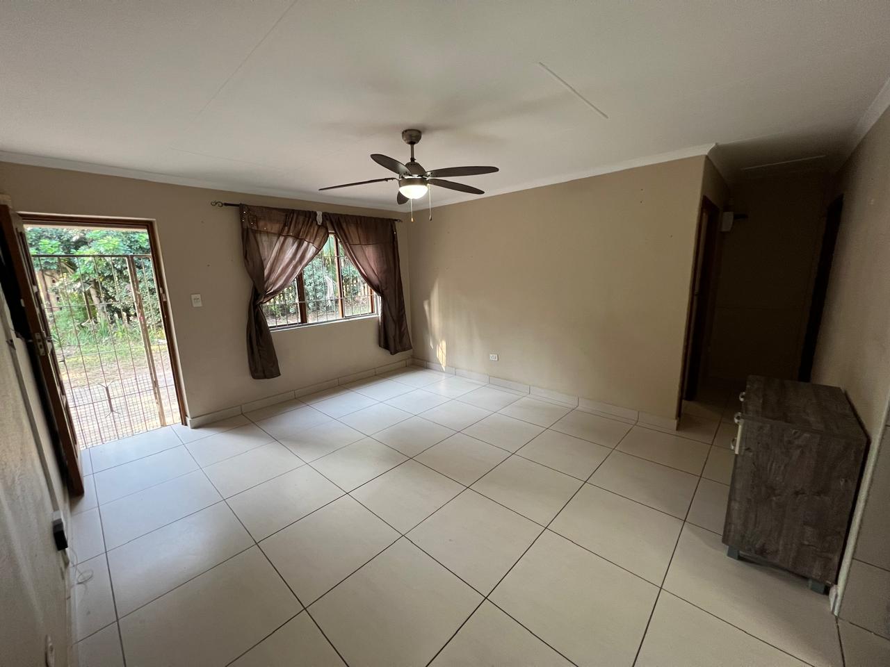 SPACIOUS FAMILY HOME WITH ADDITIONAL COTTAGE IN UVONGO