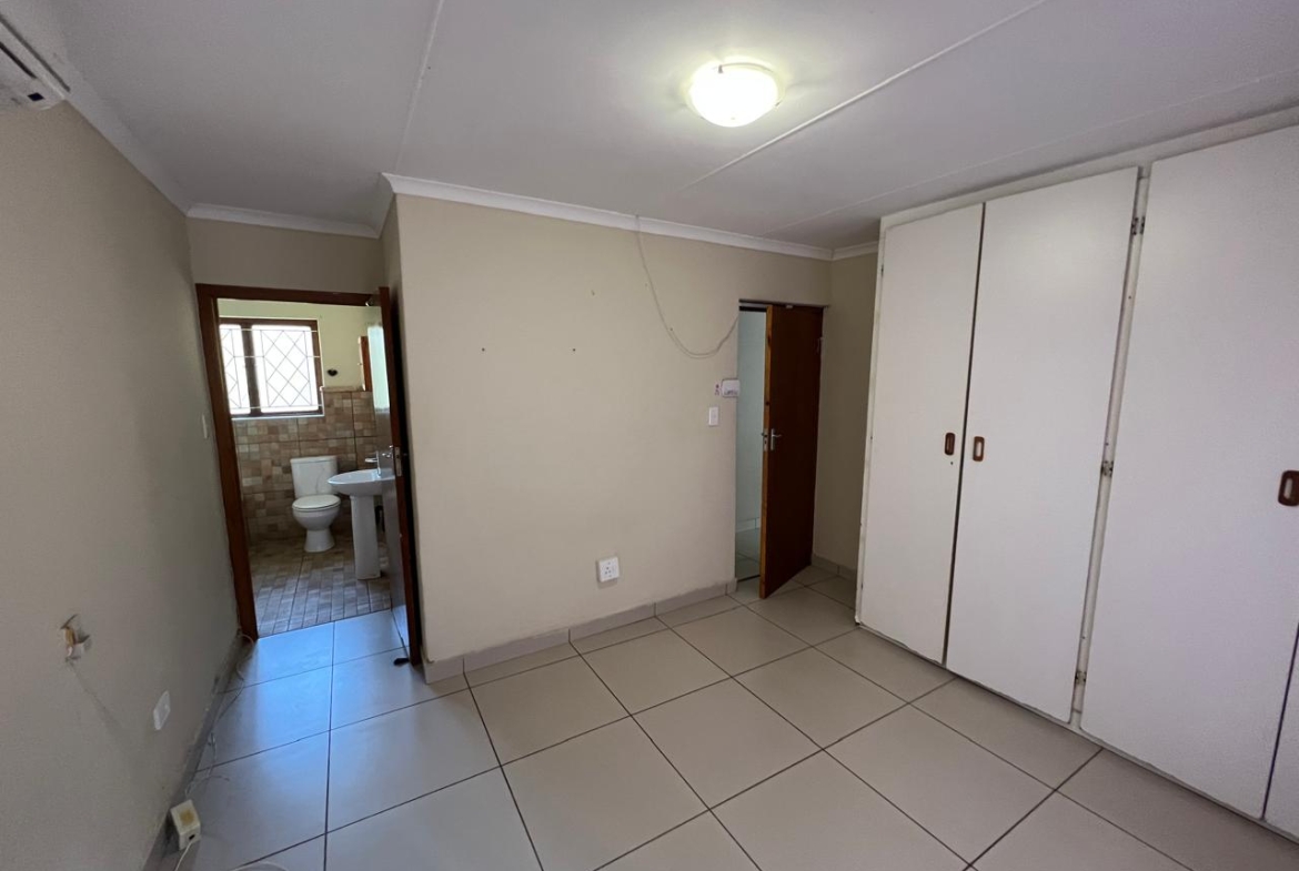 SPACIOUS FAMILY HOME WITH ADDITIONAL COTTAGE IN UVONGO