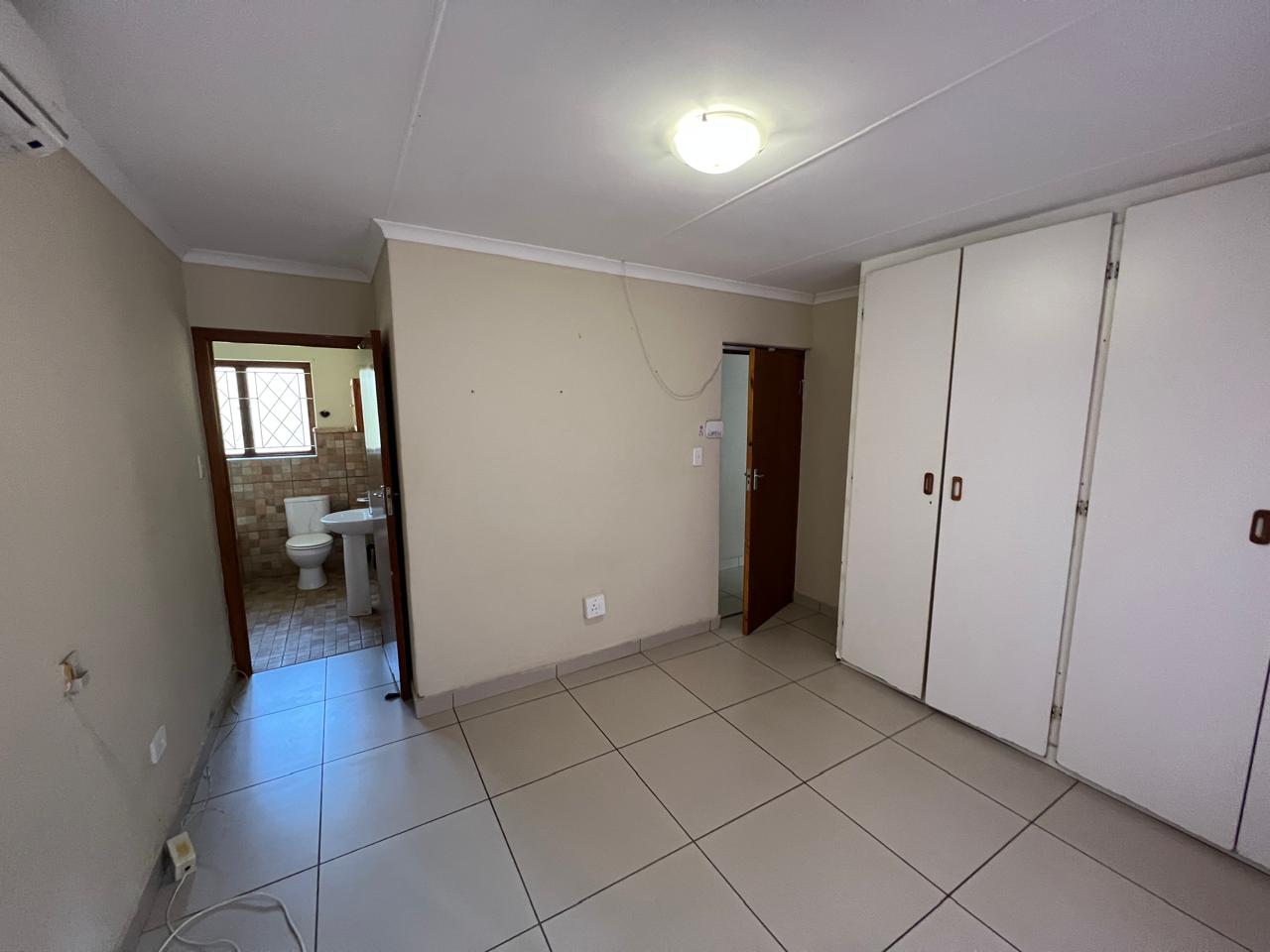 SPACIOUS FAMILY HOME WITH ADDITIONAL COTTAGE IN UVONGO