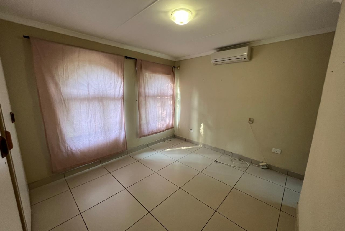 SPACIOUS FAMILY HOME WITH ADDITIONAL COTTAGE IN UVONGO
