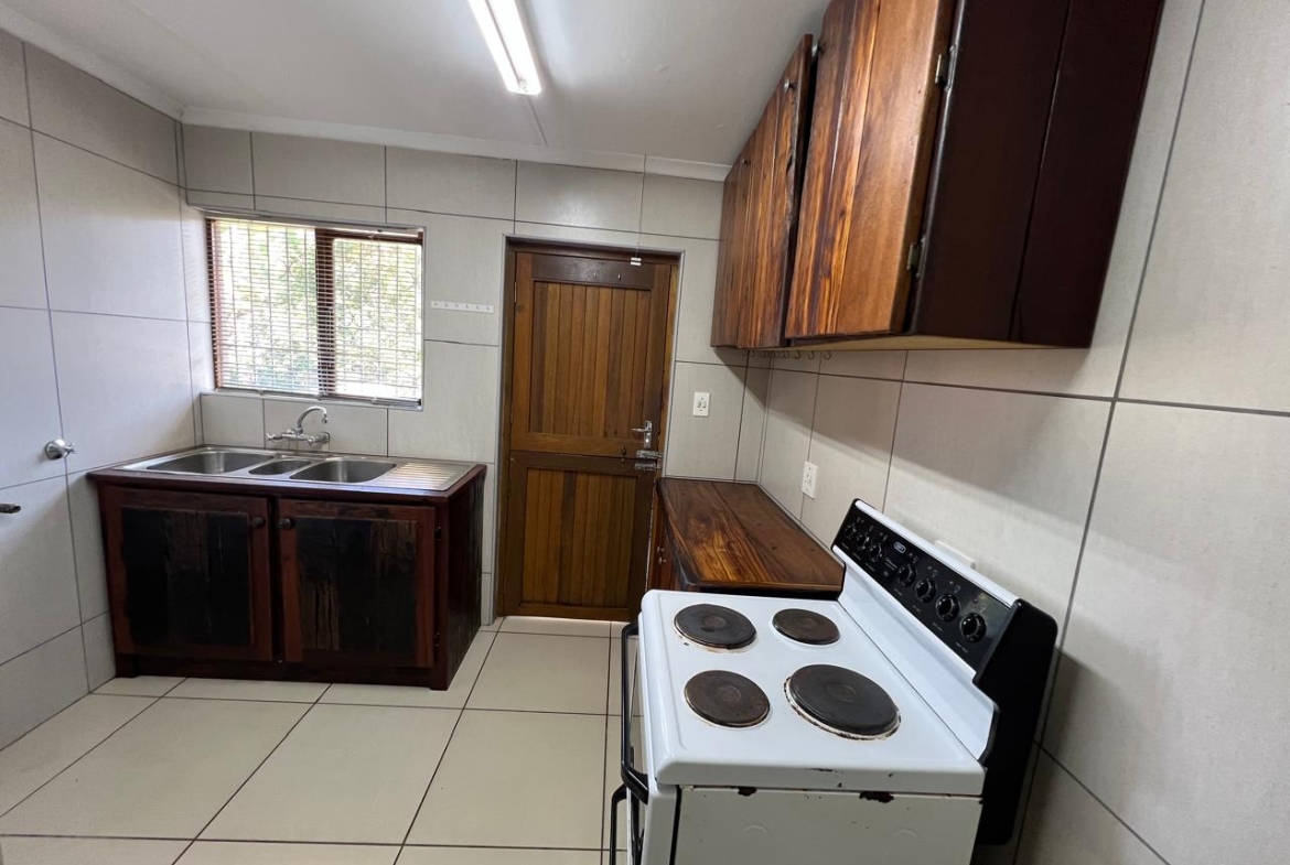 SPACIOUS FAMILY HOME WITH ADDITIONAL COTTAGE IN UVONGO