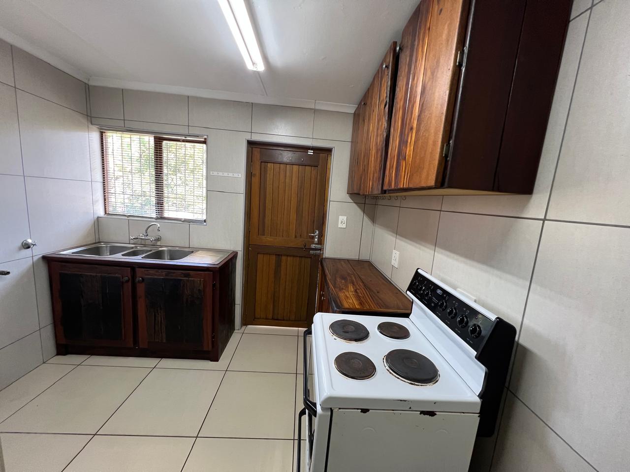 SPACIOUS FAMILY HOME WITH ADDITIONAL COTTAGE IN UVONGO
