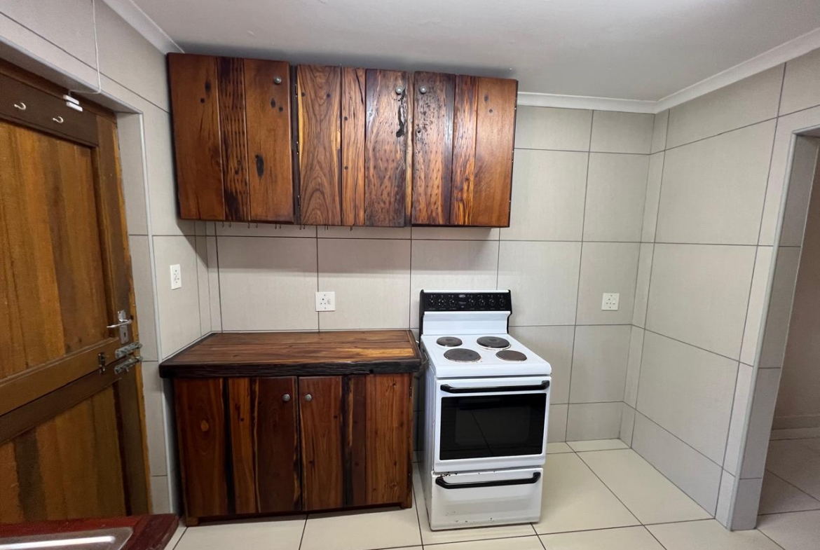 SPACIOUS FAMILY HOME WITH ADDITIONAL COTTAGE IN UVONGO