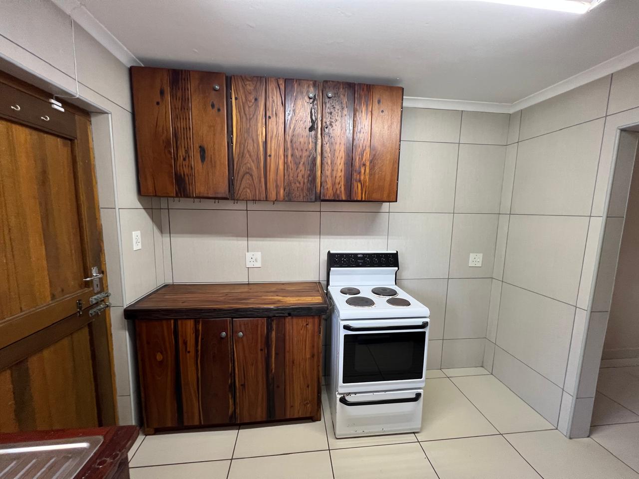 SPACIOUS FAMILY HOME WITH ADDITIONAL COTTAGE IN UVONGO