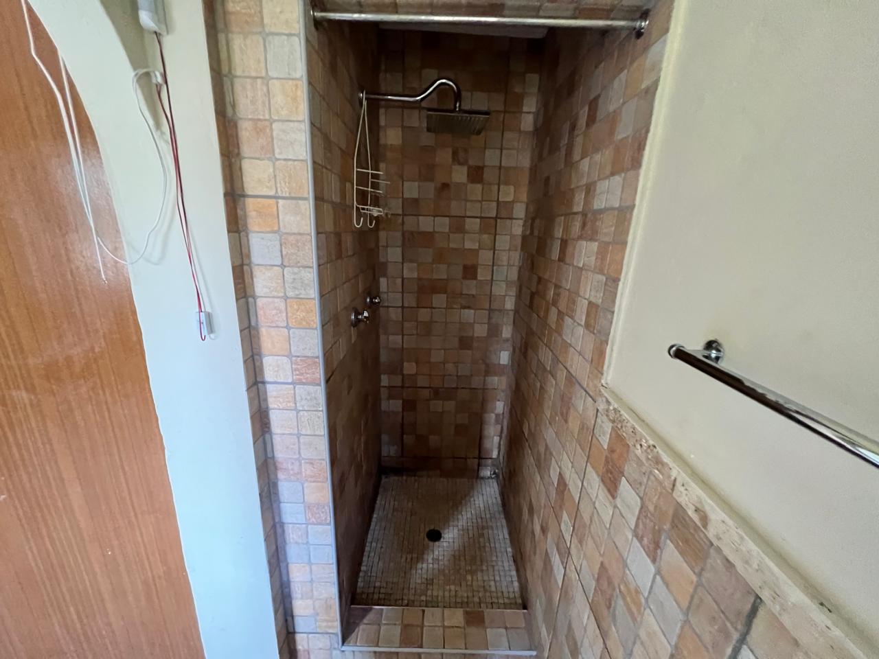 SPACIOUS FAMILY HOME WITH ADDITIONAL COTTAGE IN UVONGO