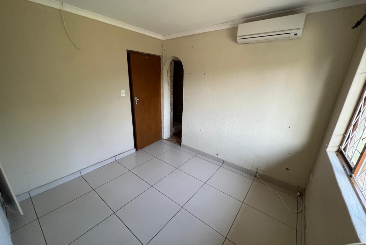 SPACIOUS FAMILY HOME WITH ADDITIONAL COTTAGE IN UVONGO