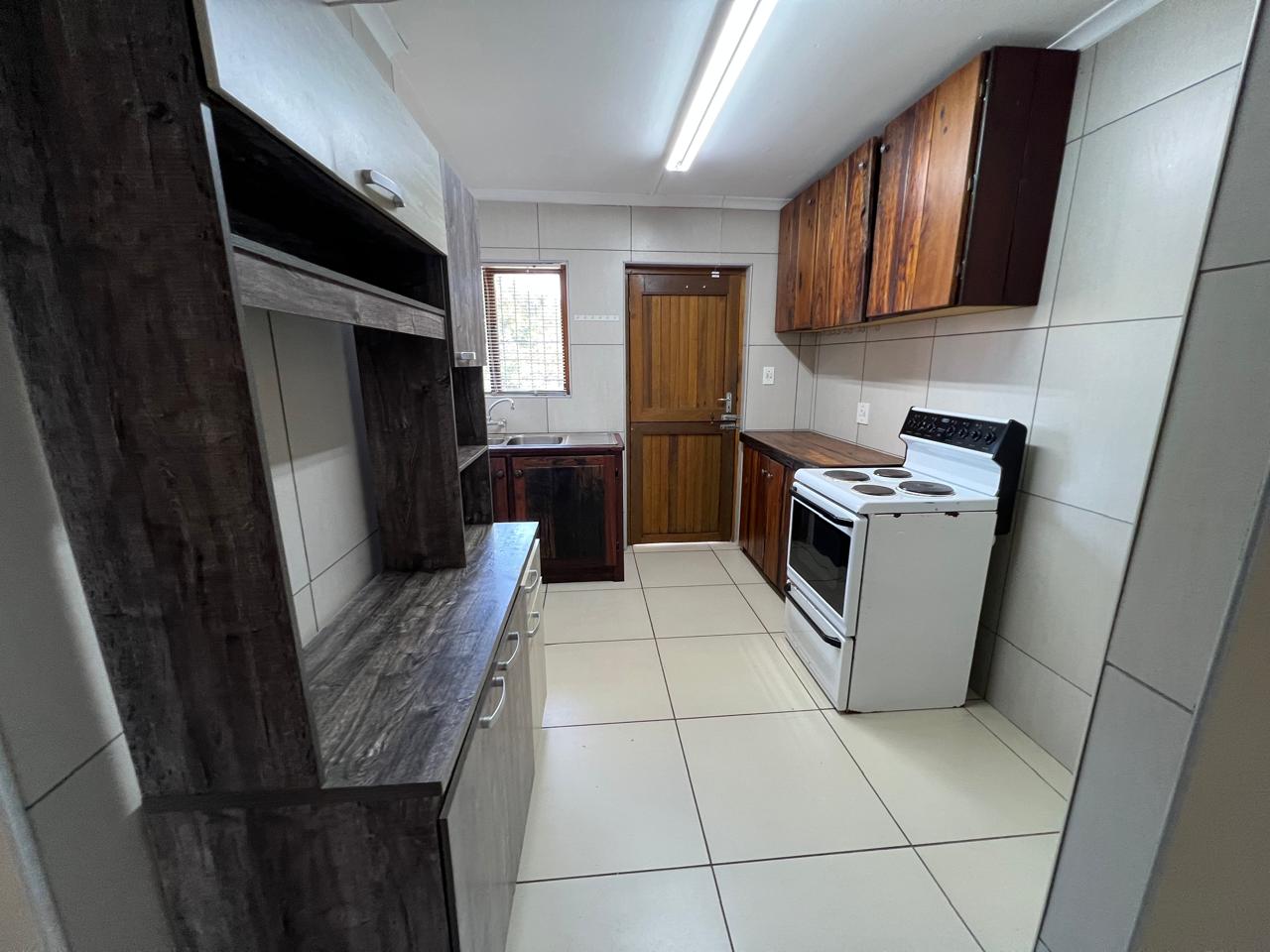 SPACIOUS FAMILY HOME WITH ADDITIONAL COTTAGE IN UVONGO
