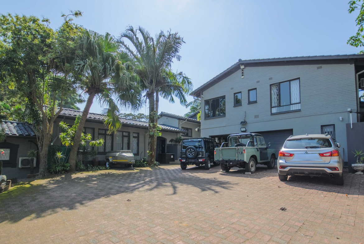 Move In & Make It Yours: Family Home with 2 Flatlets, Staff Quarters, Pool & Solar and So Much More