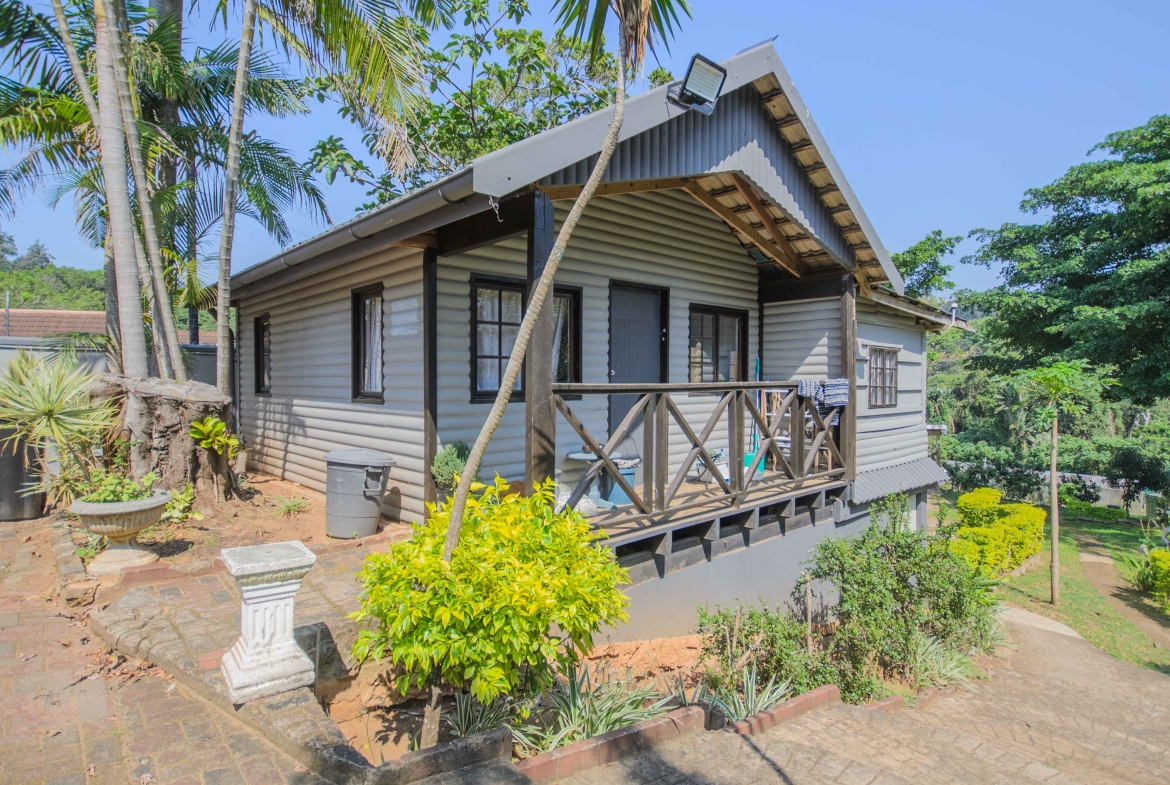 Move In & Make It Yours: Family Home with 2 Flatlets, Staff Quarters, Pool & Solar and So Much More