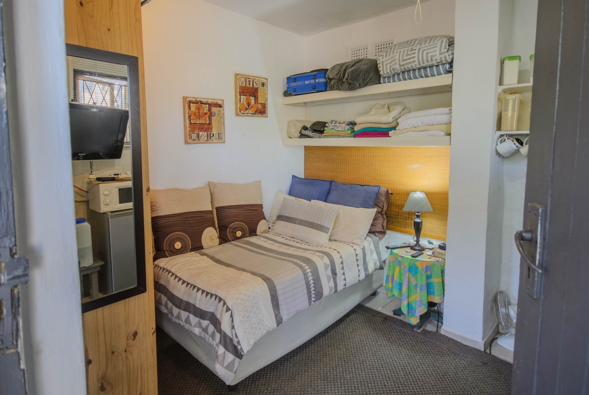 Move In & Make It Yours: Family Home with 2 Flatlets, Staff Quarters, Pool & Solar and So Much More