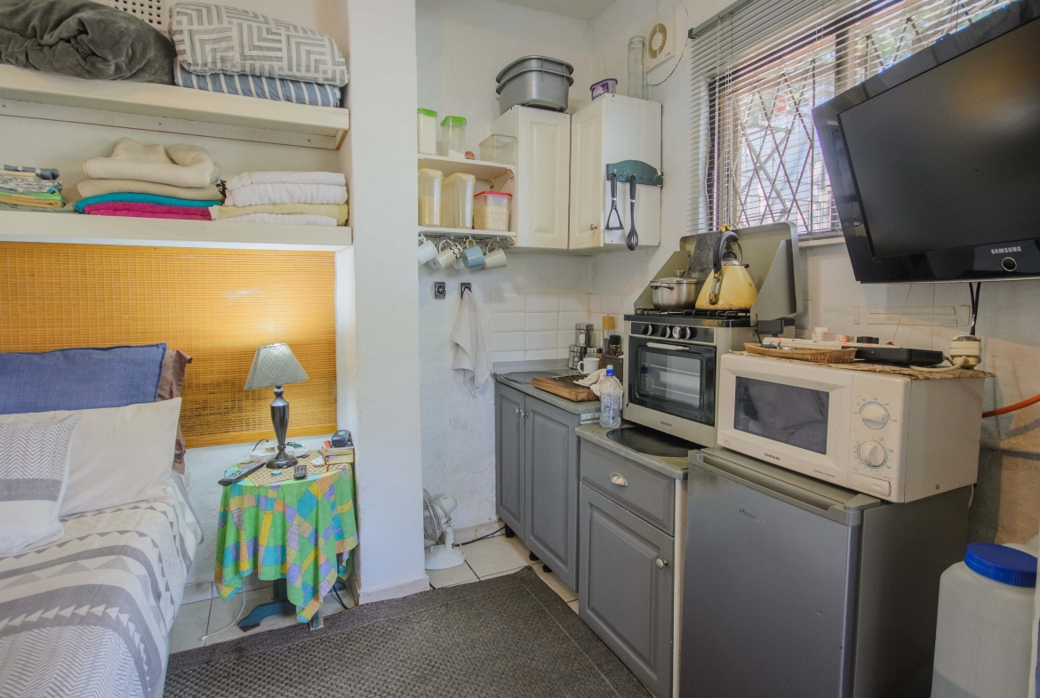 Move In & Make It Yours: Family Home with 2 Flatlets, Staff Quarters, Pool & Solar and So Much More