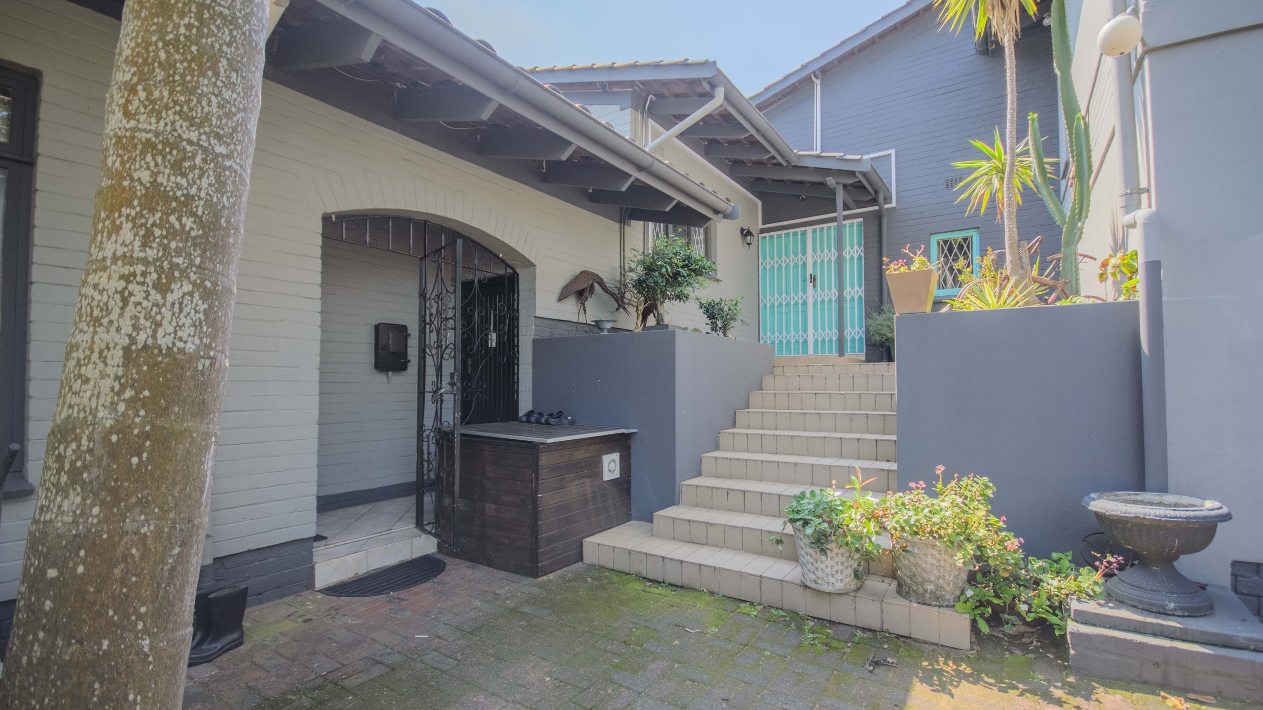 Move In & Make It Yours: Family Home with 2 Flatlets, Staff Quarters, Pool & Solar and So Much More