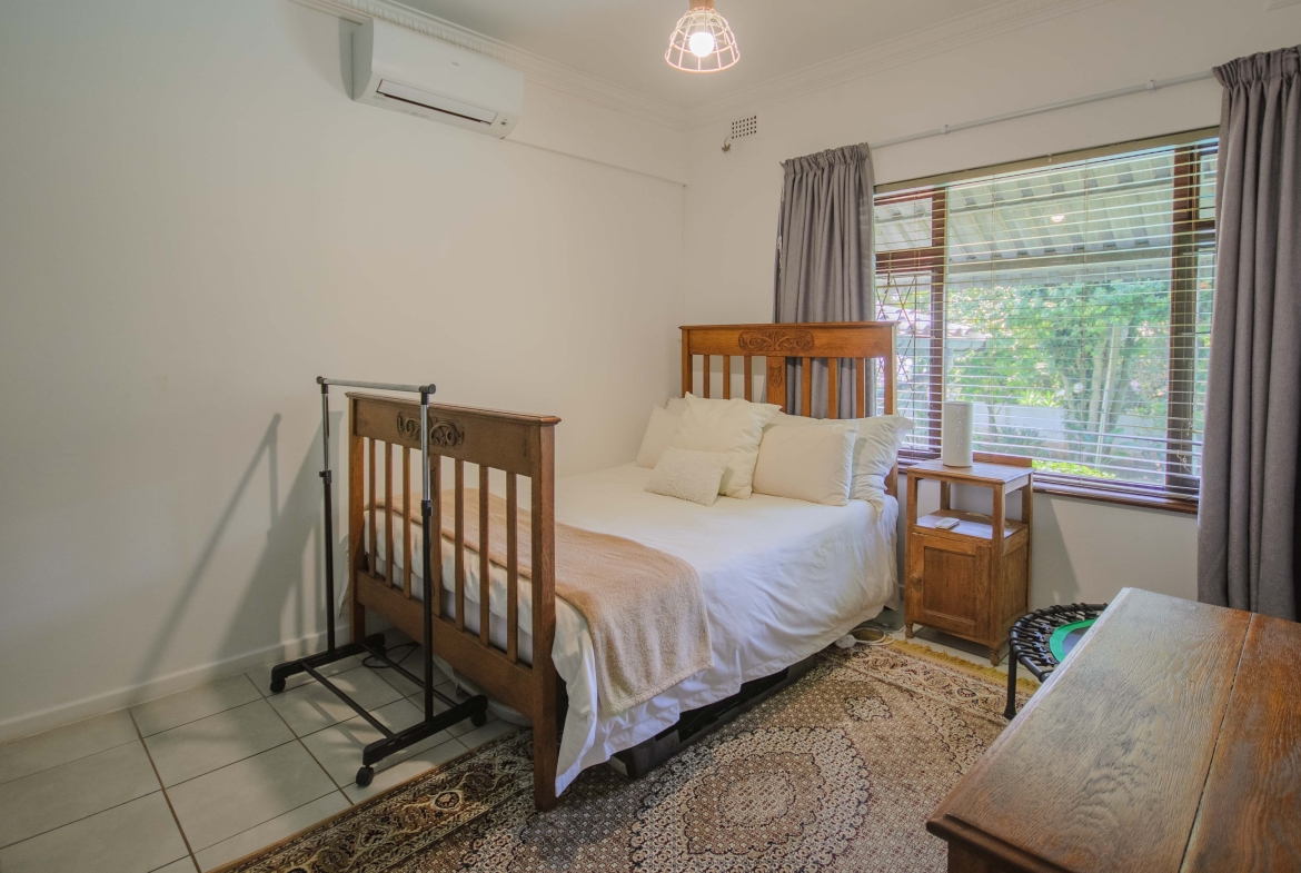 Move In & Make It Yours: Family Home with 2 Flatlets, Staff Quarters, Pool & Solar and So Much More