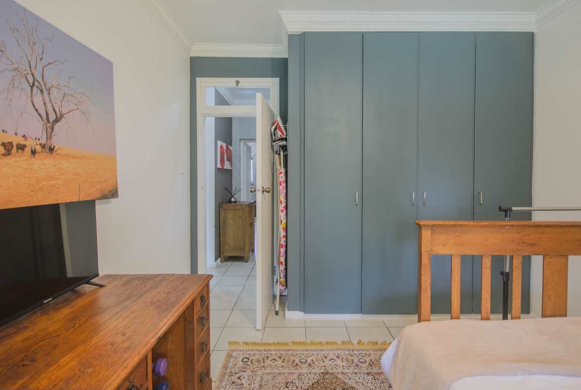 Move In & Make It Yours: Family Home with 2 Flatlets, Staff Quarters, Pool & Solar and So Much More