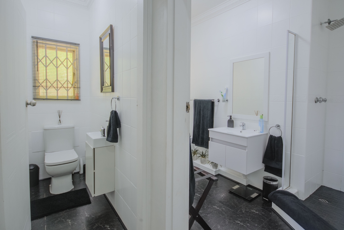 Move In & Make It Yours: Family Home with 2 Flatlets, Staff Quarters, Pool & Solar and So Much More
