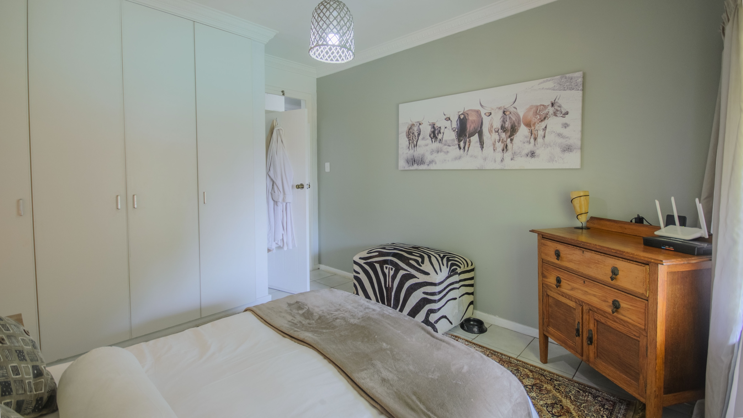 Move In & Make It Yours: Family Home with 2 Flatlets, Staff Quarters, Pool & Solar and So Much More