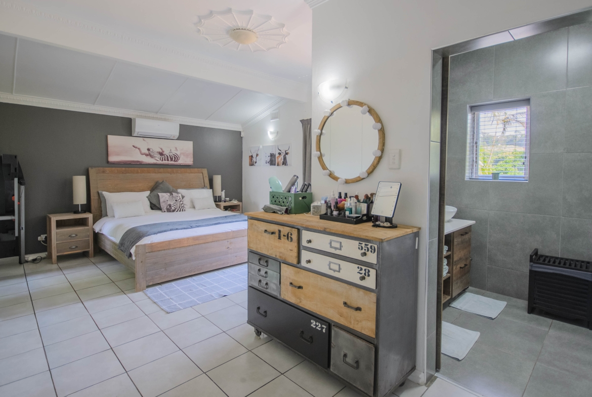 Move In & Make It Yours: Family Home with 2 Flatlets, Staff Quarters, Pool & Solar and So Much More