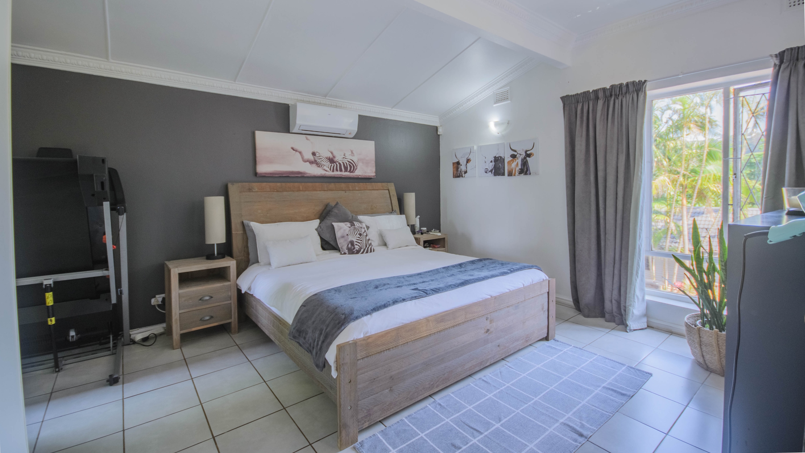 Move In & Make It Yours: Family Home with 2 Flatlets, Staff Quarters, Pool & Solar and So Much More