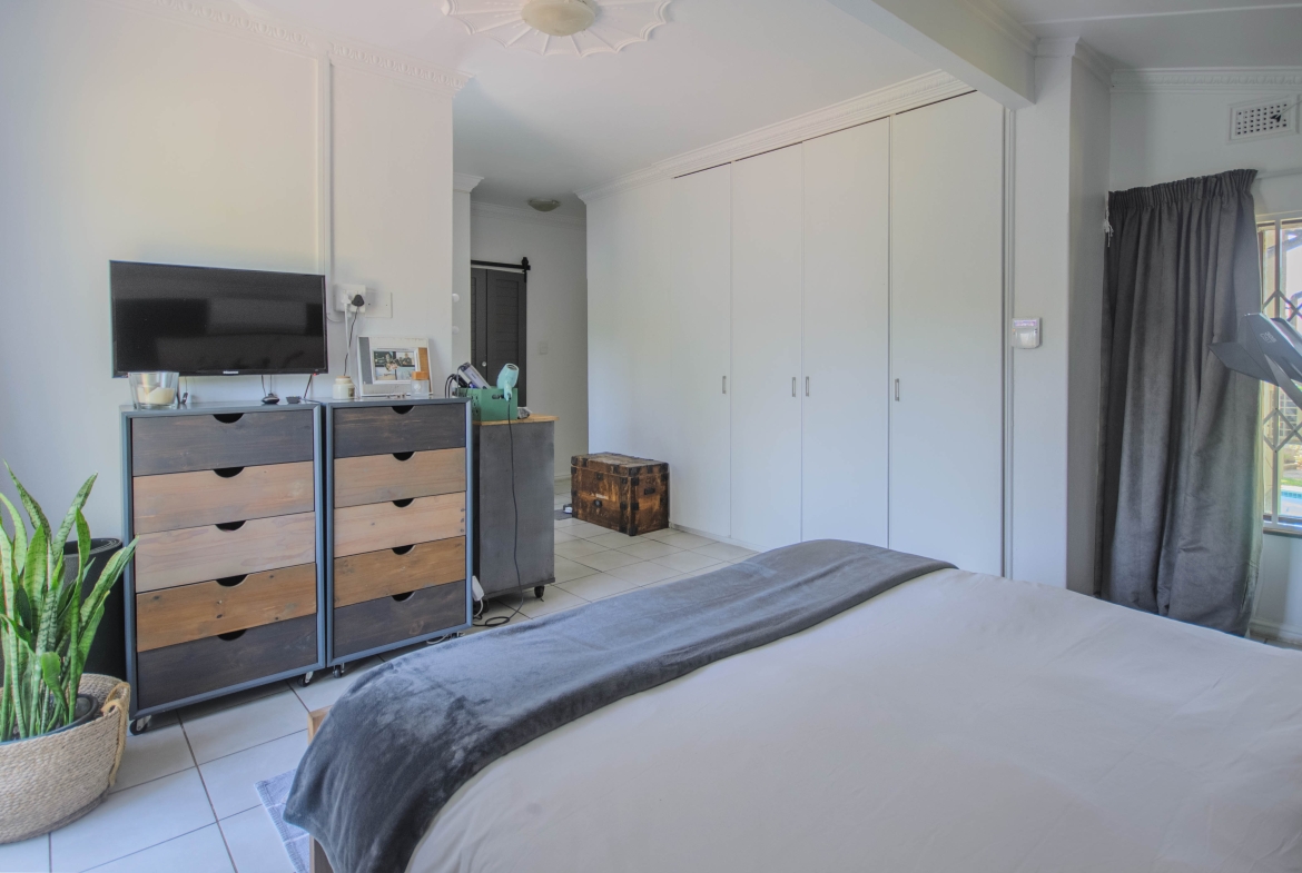 Move In & Make It Yours: Family Home with 2 Flatlets, Staff Quarters, Pool & Solar and So Much More