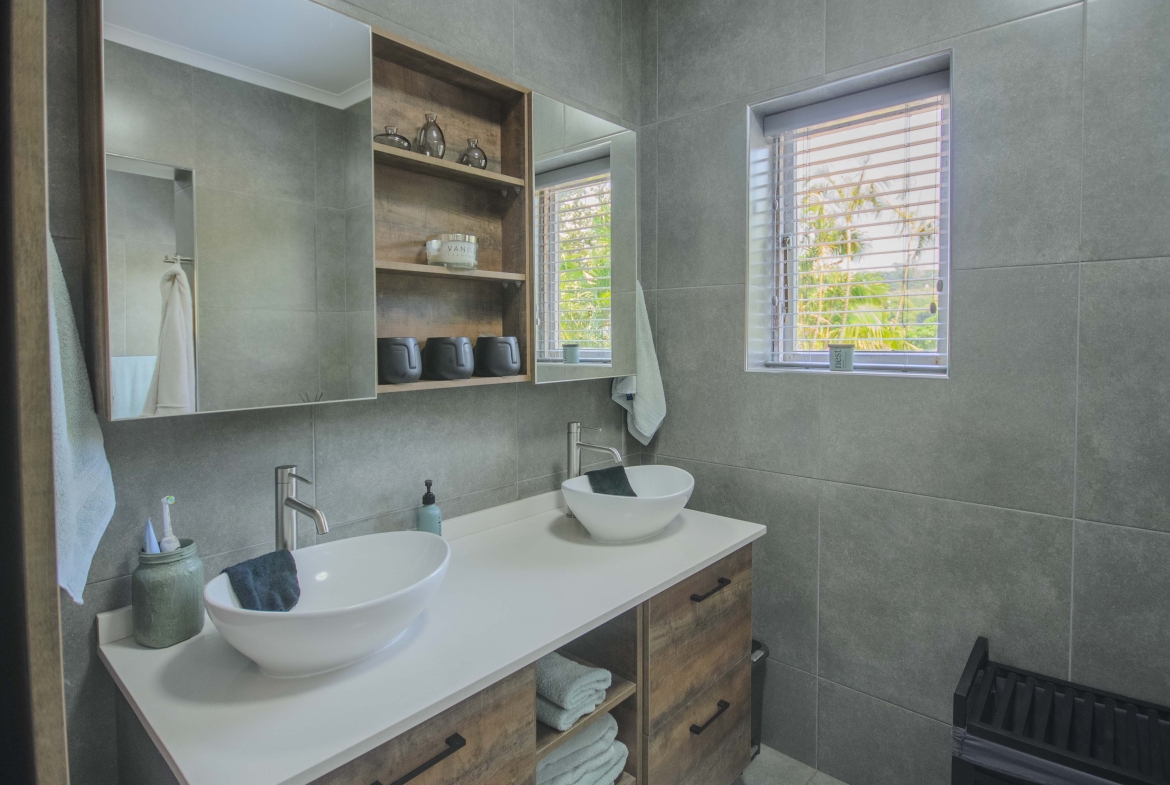 Move In & Make It Yours: Family Home with 2 Flatlets, Staff Quarters, Pool & Solar and So Much More