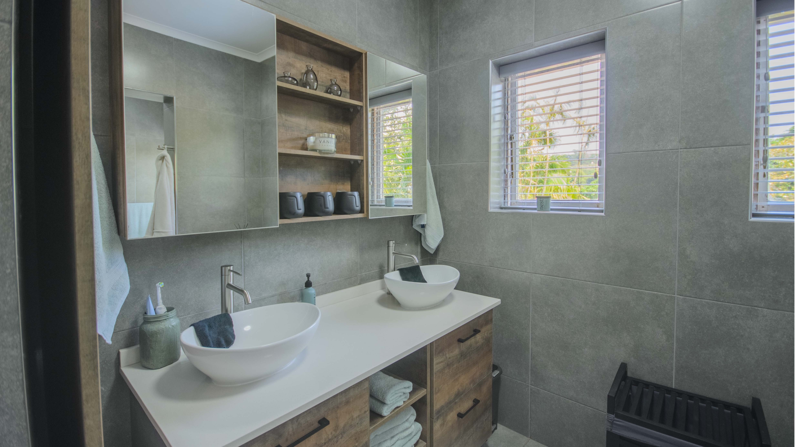 Move In & Make It Yours: Family Home with 2 Flatlets, Staff Quarters, Pool & Solar and So Much More