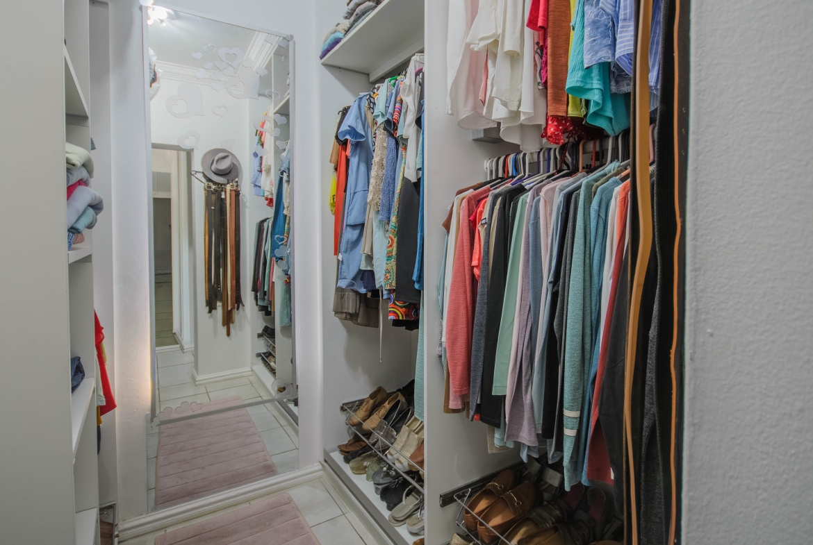 Move In & Make It Yours: Family Home with 2 Flatlets, Staff Quarters, Pool & Solar and So Much More