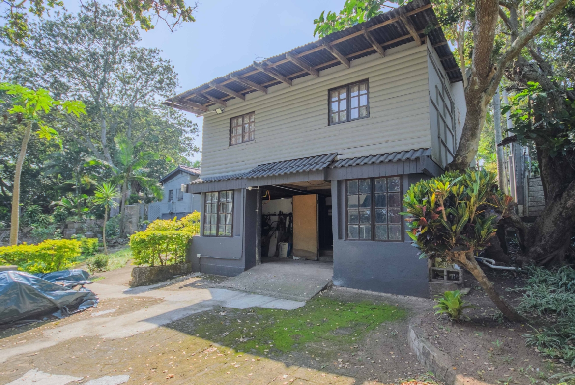 Move In & Make It Yours: Family Home with 2 Flatlets, Staff Quarters, Pool & Solar and So Much More