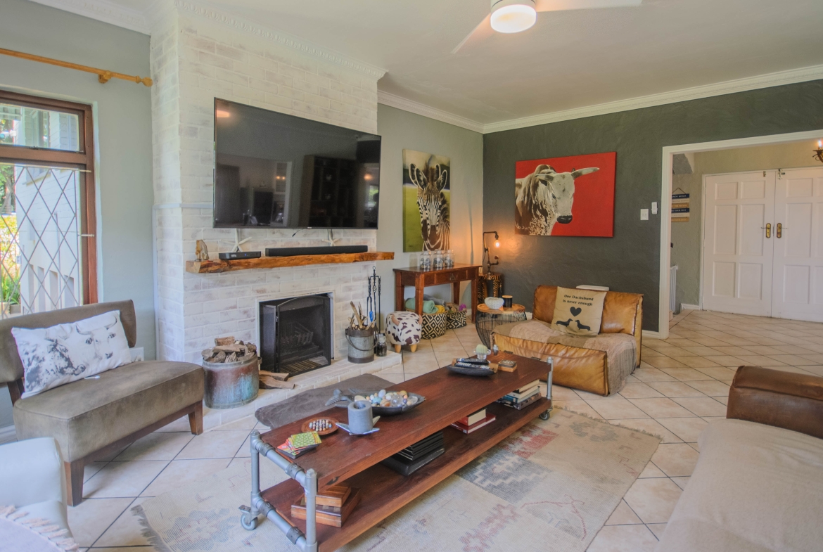 Move In & Make It Yours: Family Home with 2 Flatlets, Staff Quarters, Pool & Solar and So Much More