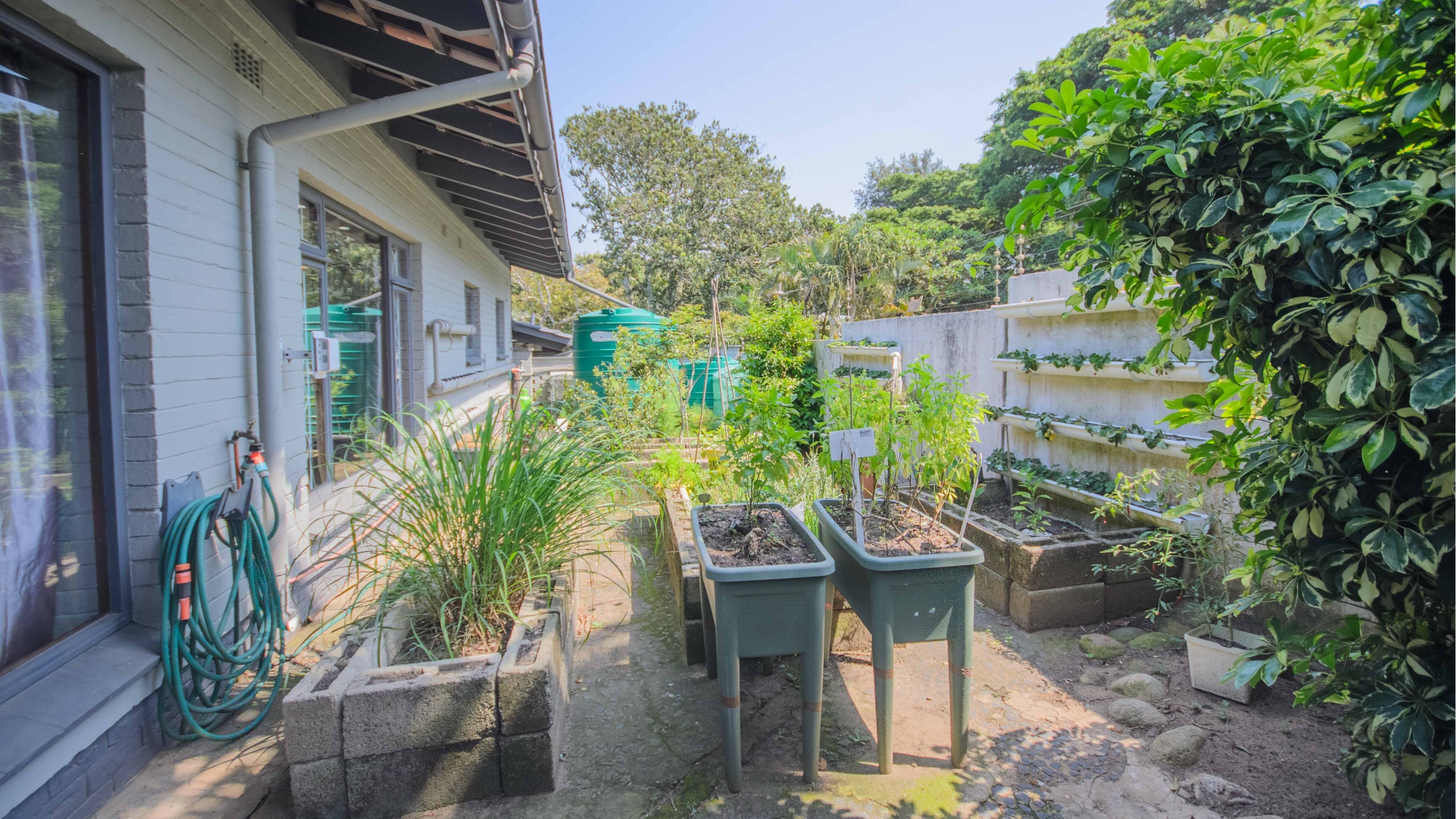 Move In & Make It Yours: Family Home with 2 Flatlets, Staff Quarters, Pool & Solar and So Much More