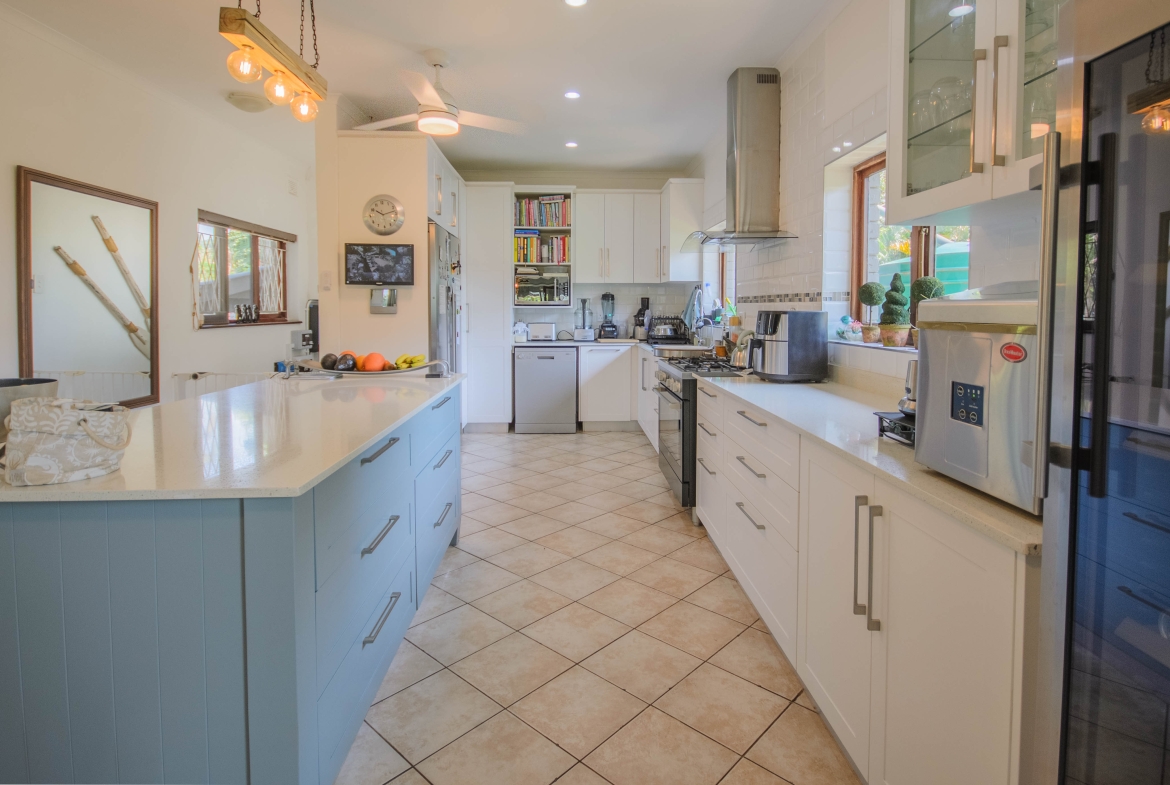 Move In & Make It Yours: Family Home with 2 Flatlets, Staff Quarters, Pool & Solar and So Much More