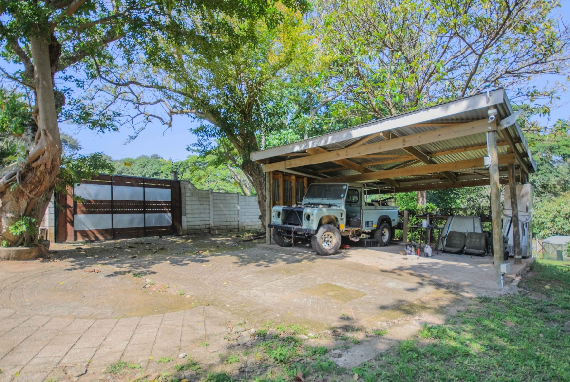 Move In & Make It Yours: Family Home with 2 Flatlets, Staff Quarters, Pool & Solar and So Much More