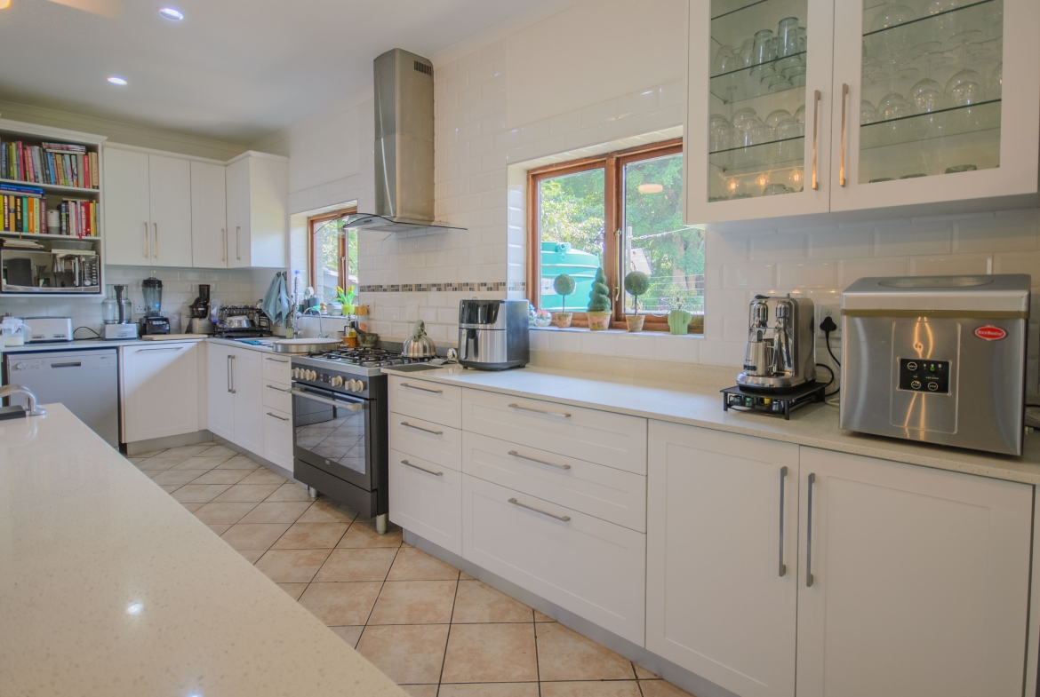 Move In & Make It Yours: Family Home with 2 Flatlets, Staff Quarters, Pool & Solar and So Much More
