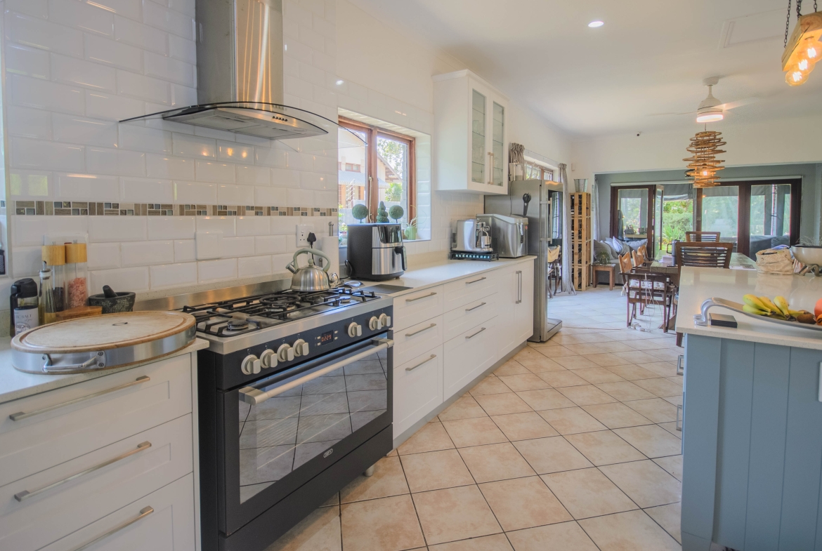Move In & Make It Yours: Family Home with 2 Flatlets, Staff Quarters, Pool & Solar and So Much More