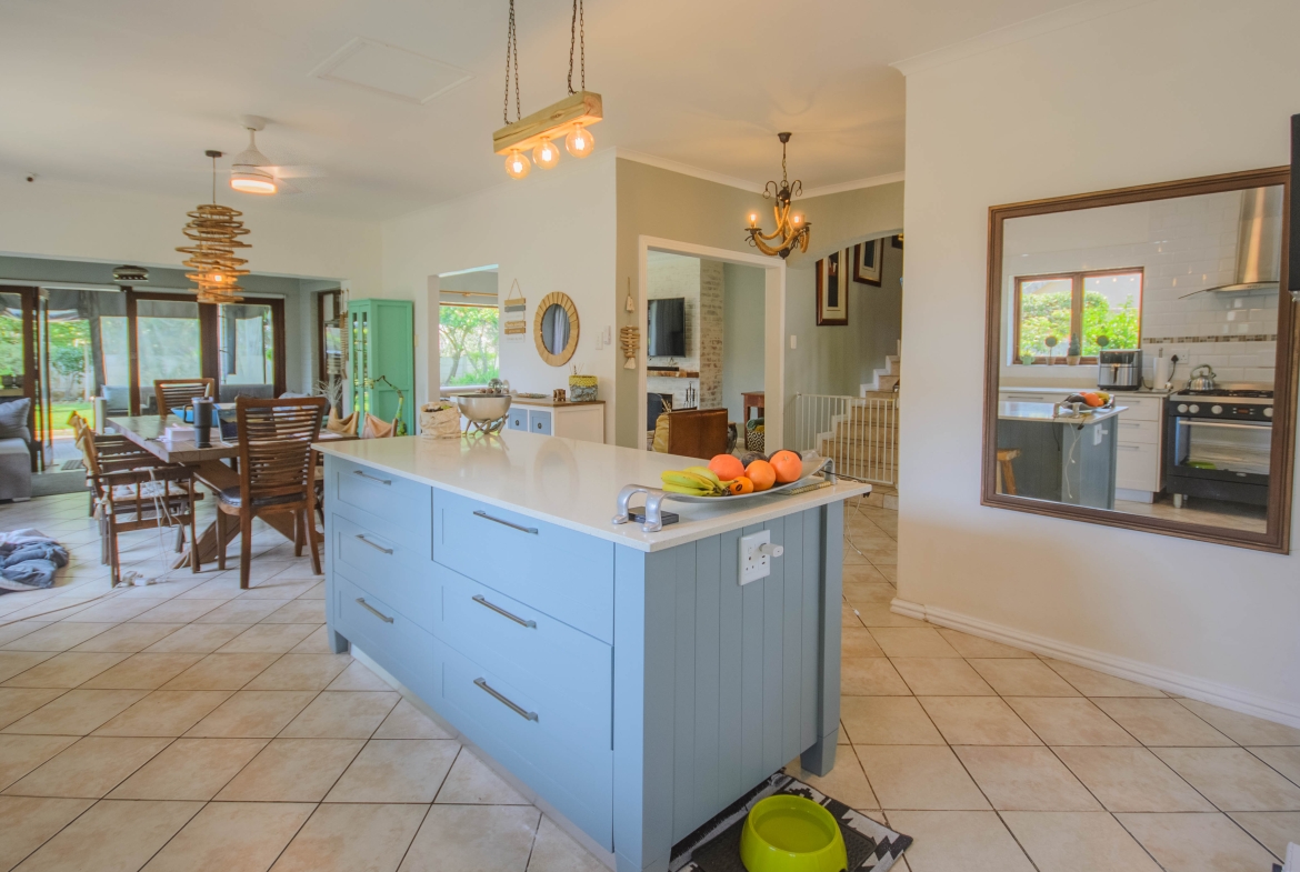 Move In & Make It Yours: Family Home with 2 Flatlets, Staff Quarters, Pool & Solar and So Much More
