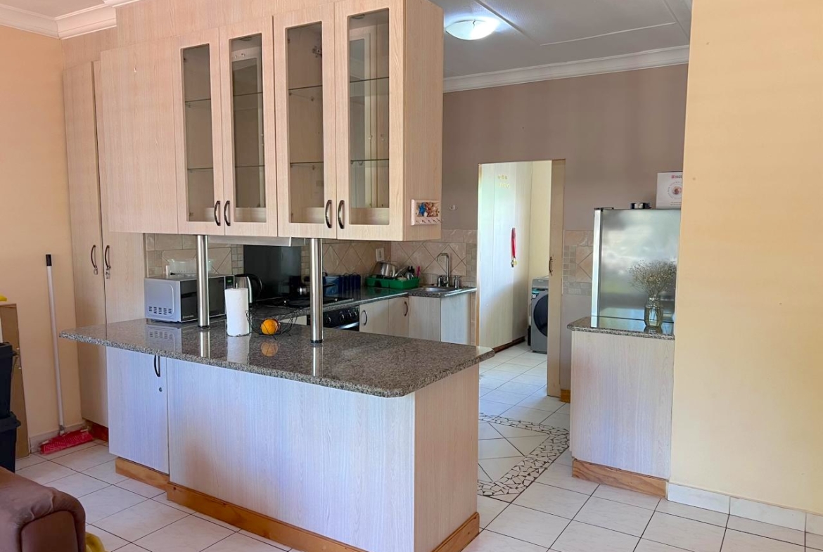 3 Bedroom Apartment Uvongo Beach