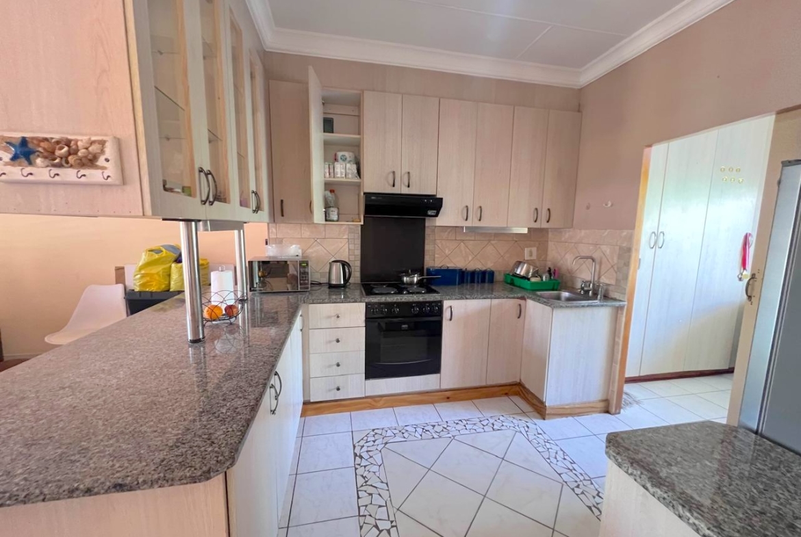 3 Bedroom Apartment Uvongo Beach