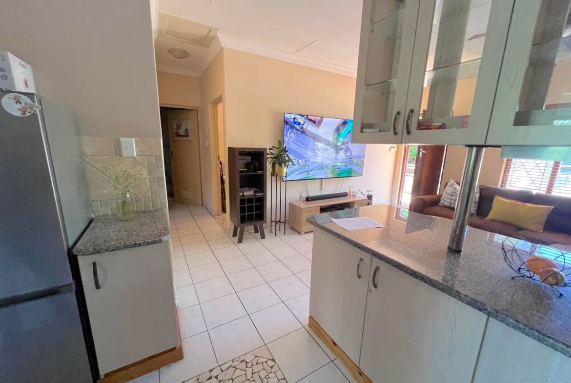 3 Bedroom Apartment Uvongo Beach