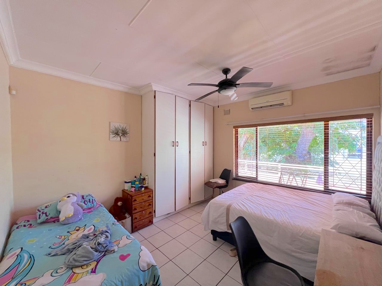 WhatsApp Image 2026-10-22 at 10.27.38 (3) 3 Bedroom Apartment Uvongo Beach