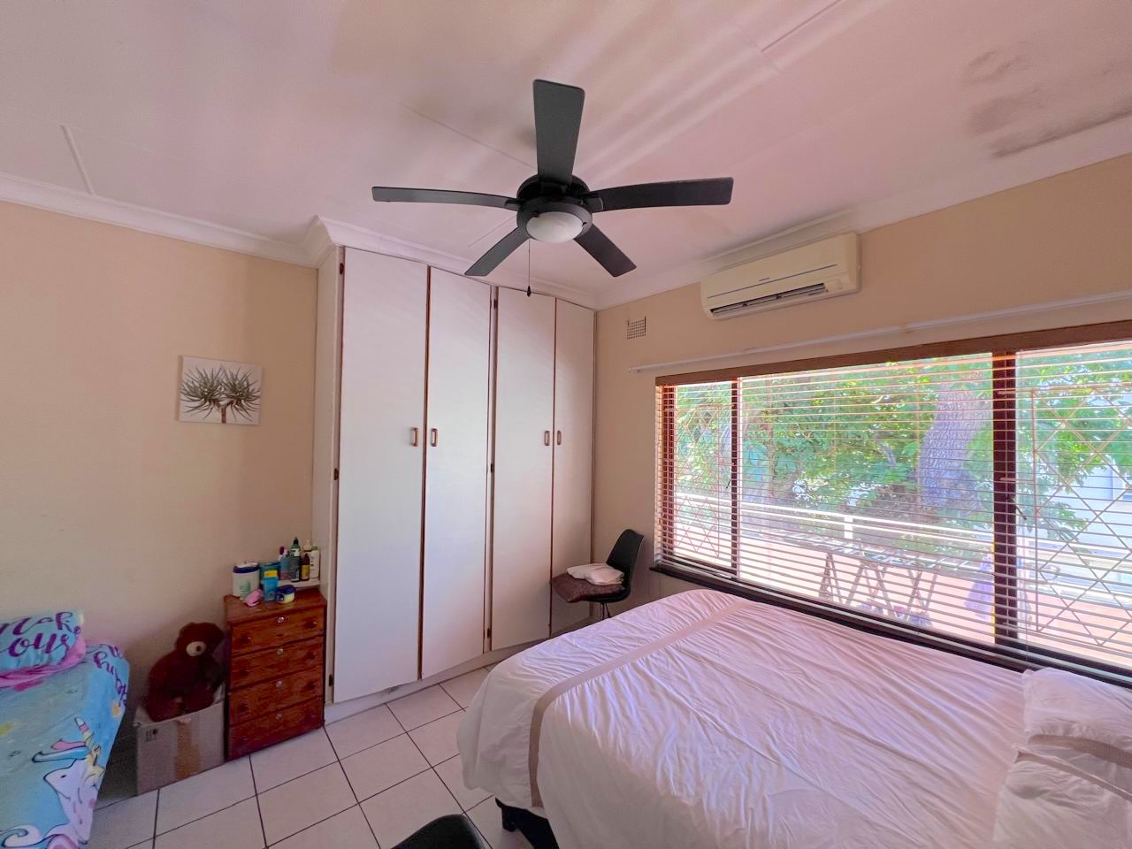 WhatsApp Image 2026-10-22 at 10.27.38 (5) 3 Bedroom Apartment Uvongo Beach