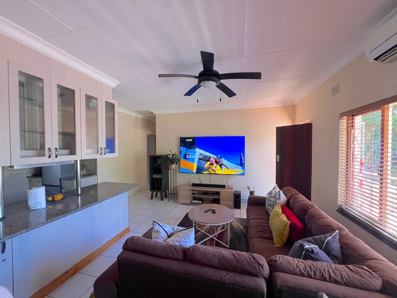 WhatsApp Image 2026-10-22 at 10.27.39 (11) 3 Bedroom Apartment Uvongo Beach