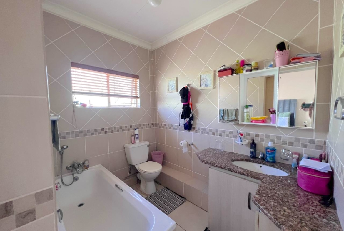 3 Bedroom Apartment Uvongo Beach