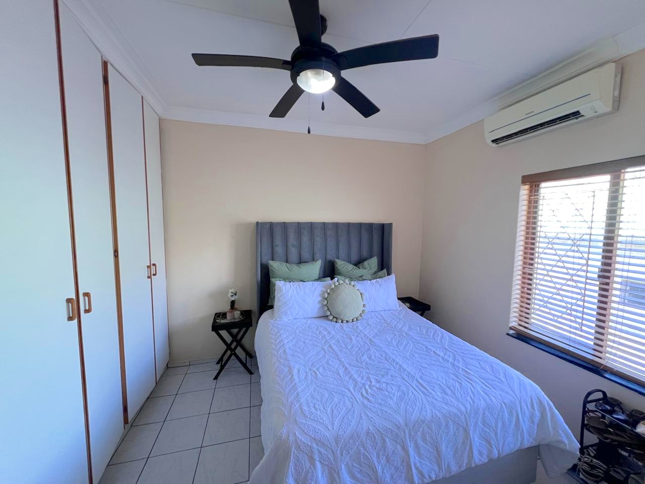 WhatsApp Image 2026-10-22 at 10.27.39 (4) 3 Bedroom Apartment Uvongo Beach