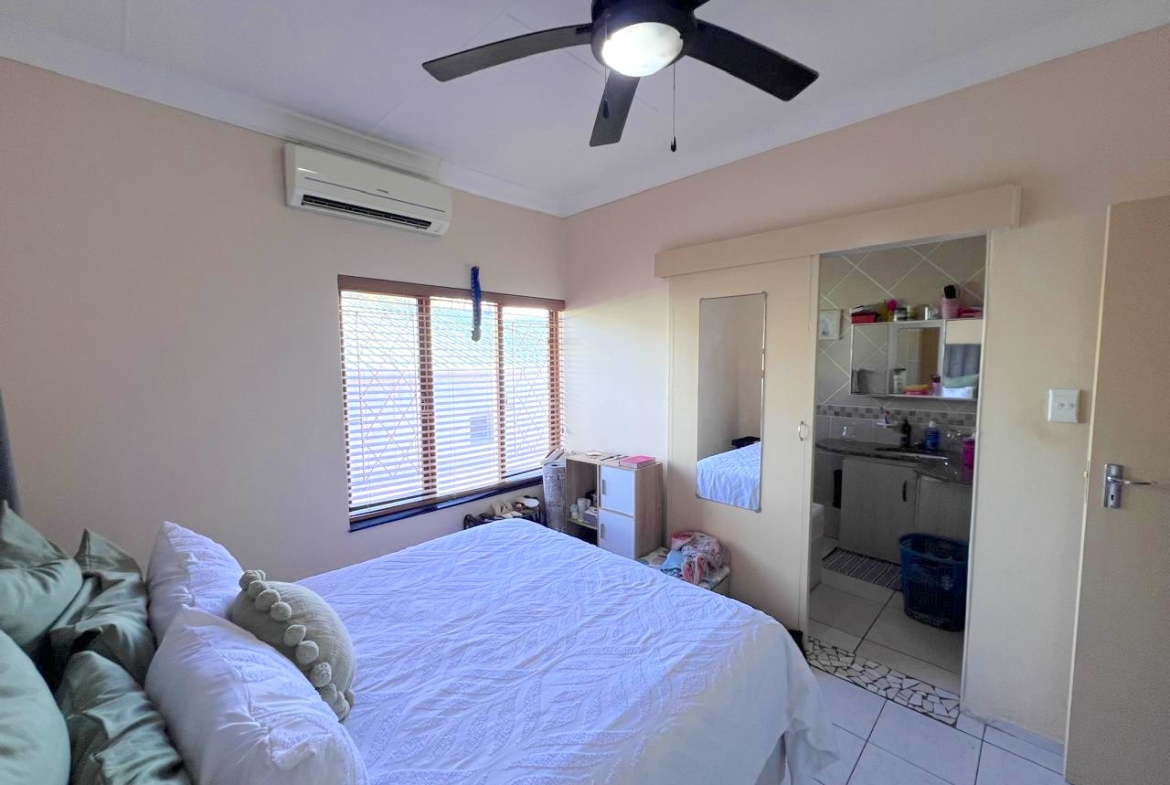 3 Bedroom Apartment Uvongo Beach