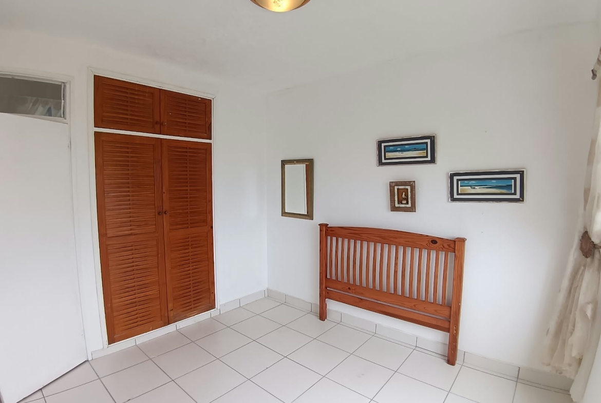 2 Bedroom, 1 Bathroom, open plan, Uvongo sea view for Sale