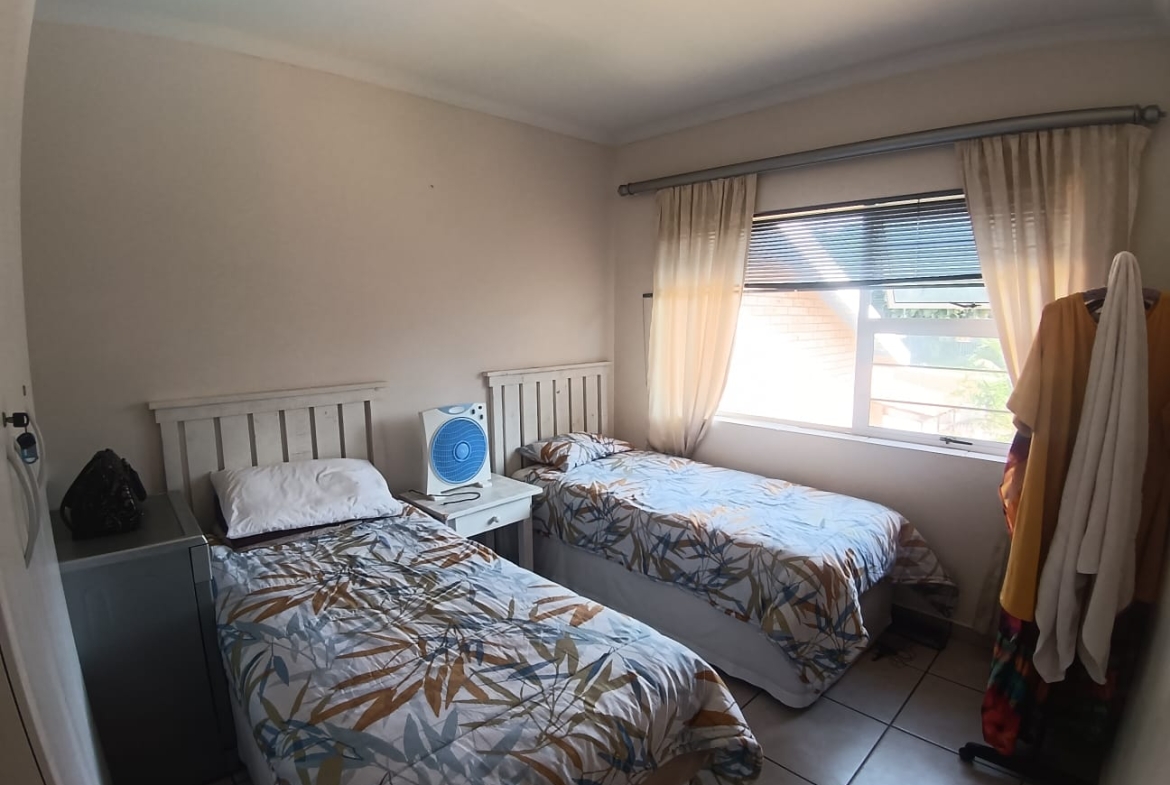 Spacious 3 Bedroom, 1.5 Bathroom, open plan, Uvongo sea view for Sale
