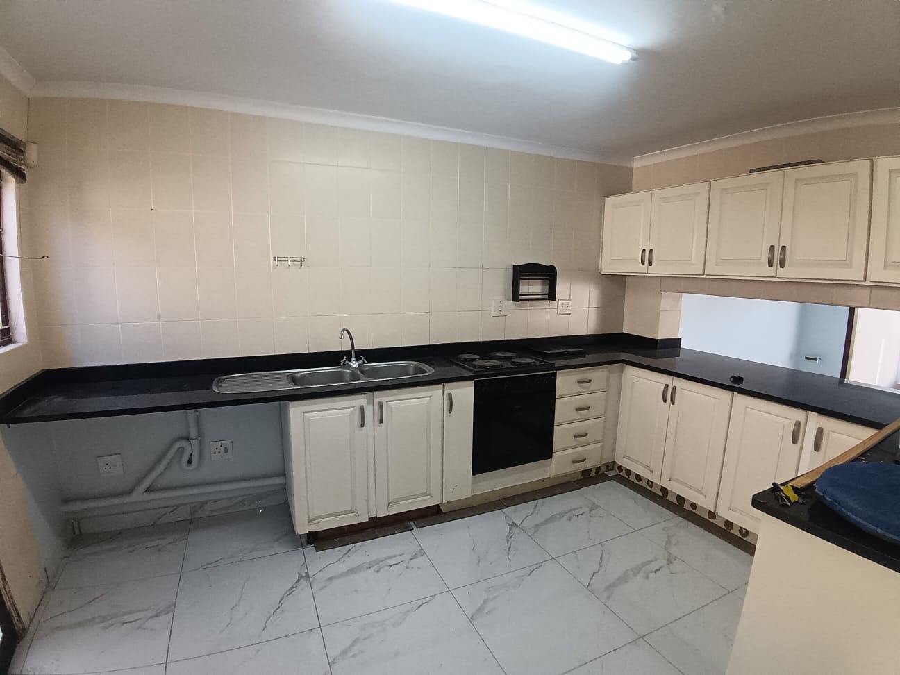 a6a2d5a5-7b59-4704-a0a5-cce2ba81e587 3 Bedroom, 2.5 Bedroom, open plan, Uvongo sea view for Sale